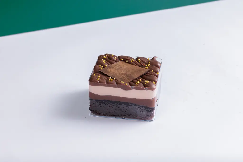FERRERO ROCHER SLICE CAKE 