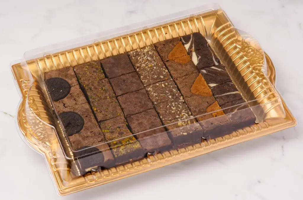 30PCS GOLD TRAY ASSORTED BROWNIES