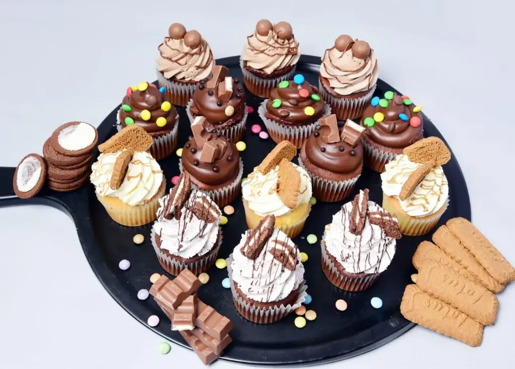  ASSORTED CUPCAKES 15PCS