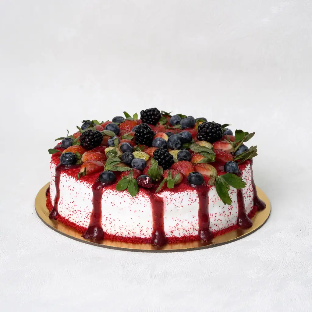 WHITE BERRIES CAKE