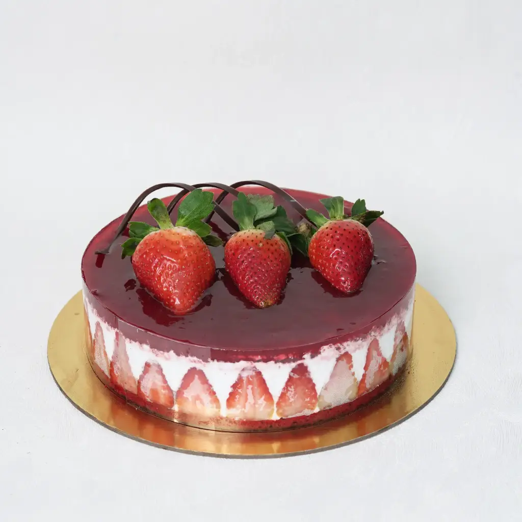 STRAWBERRY RED VELVET CAKE 1KG