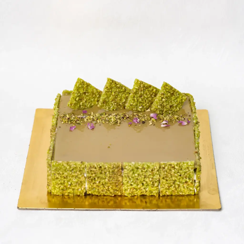 PISTACHIO CRUNCH CAKE