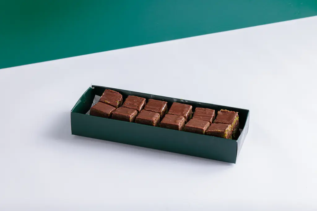 BITE SIZE PISTACHIO NUTELLA SQUARE   (18 PCS)