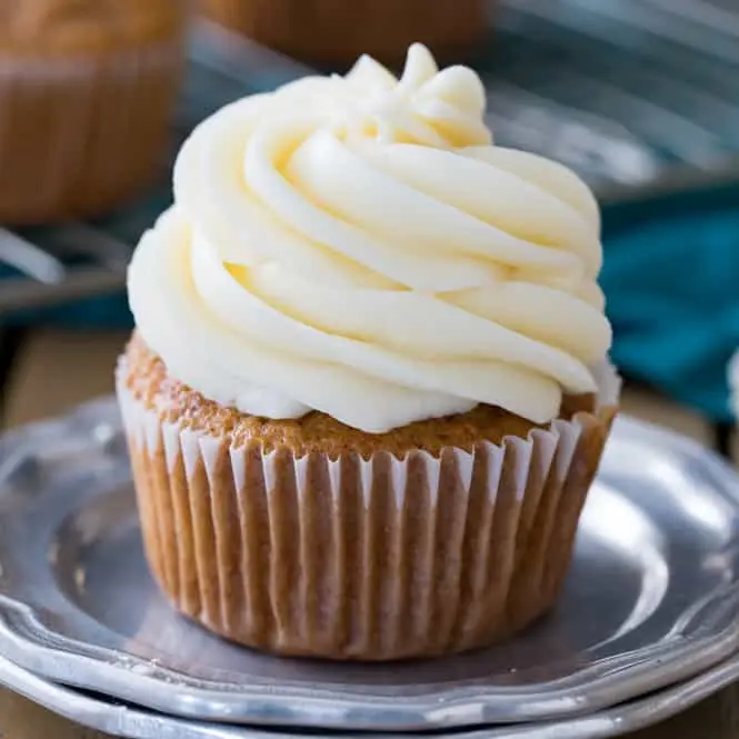 CUP CAKE DECORATED WITH CREAM