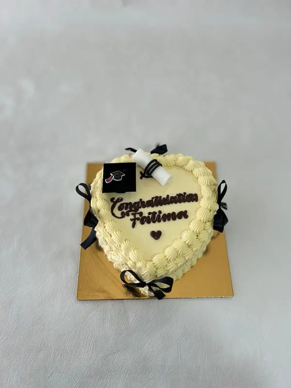 HEART GRADUATION CAKE  1KG