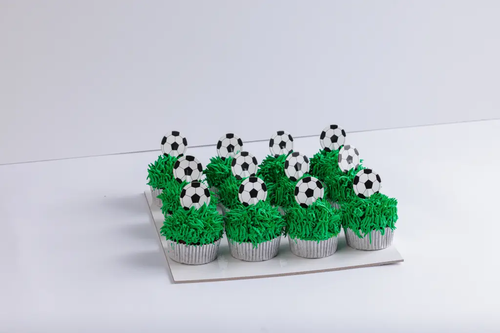 FOOTBALL CUPCAKE 