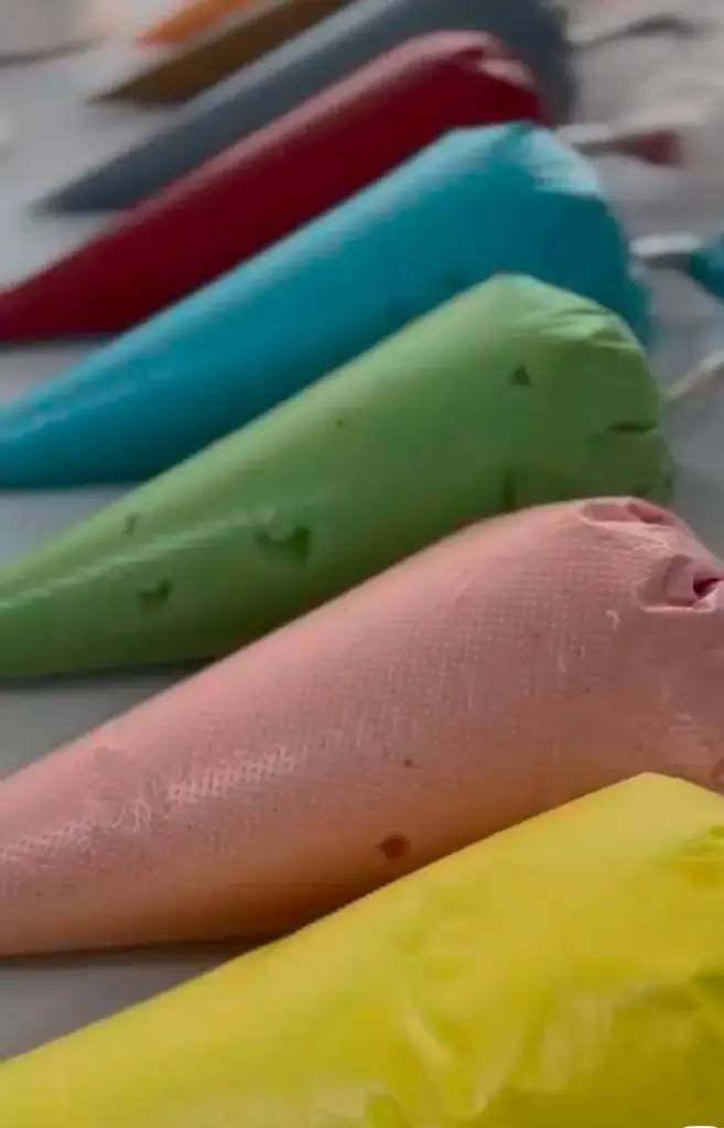 COLOR CAKE DECORATION 1 PCS