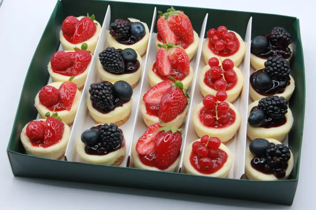 BAKED ASSORTED CHEESE CAKE BITES 20PCS