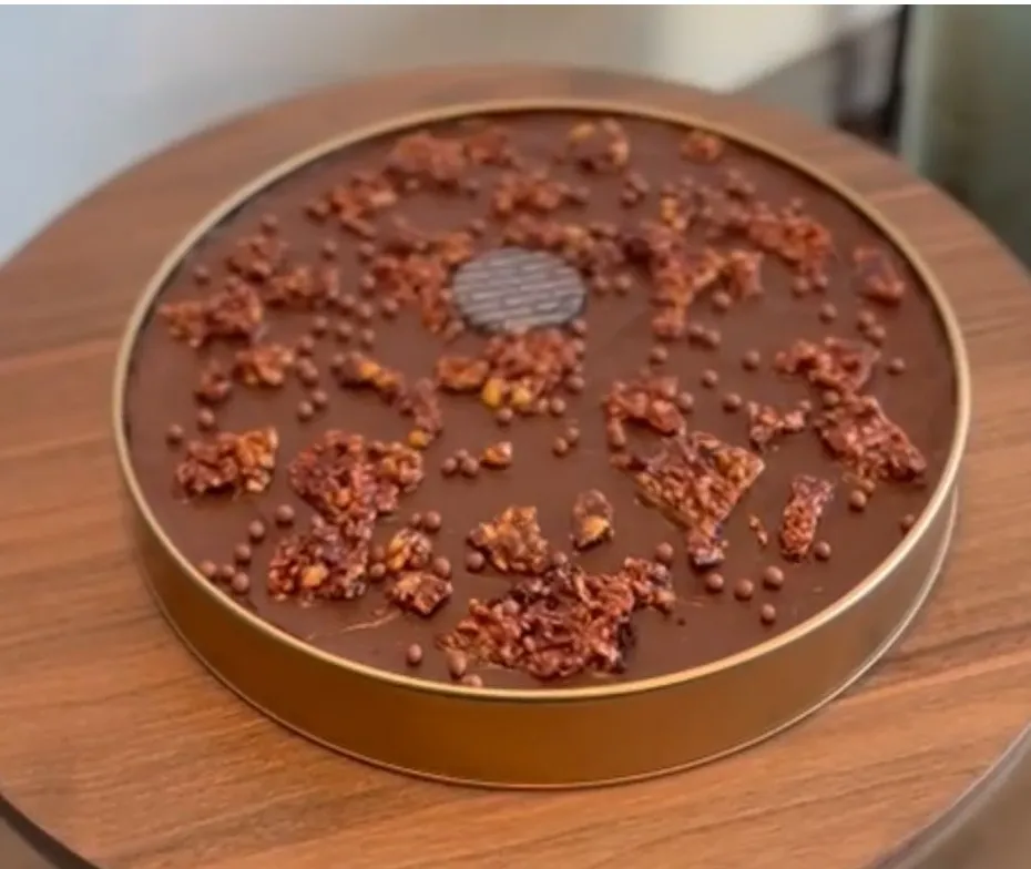 GALAXY ROUND CAKE