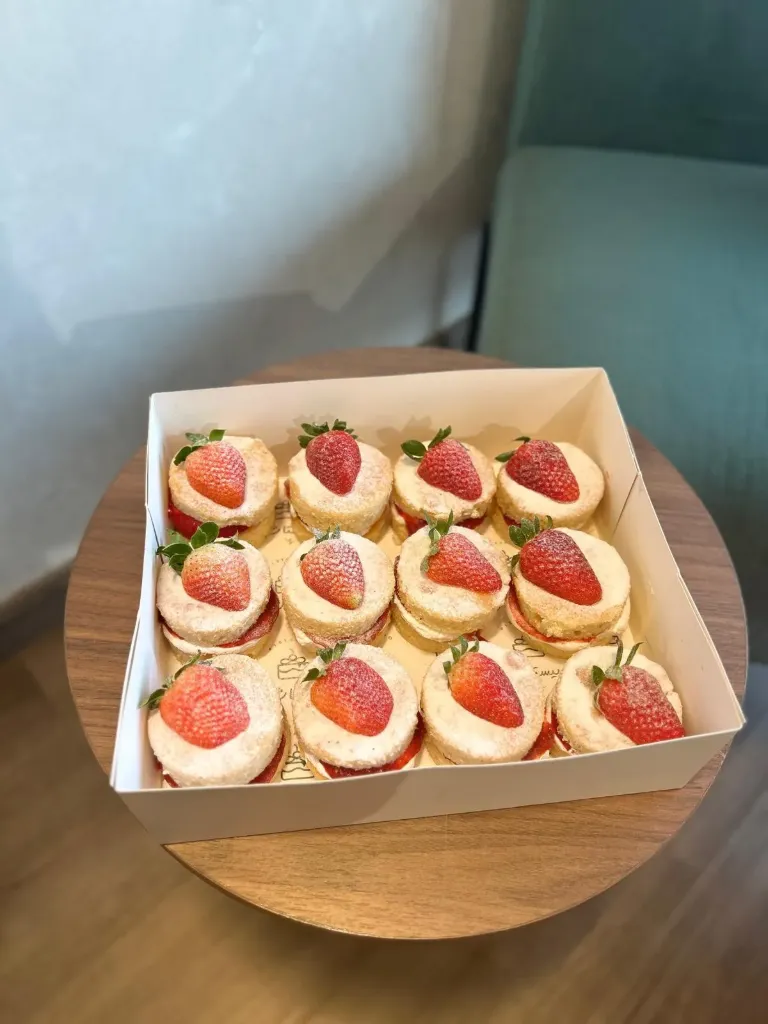 MINI VICTORIA CAKE