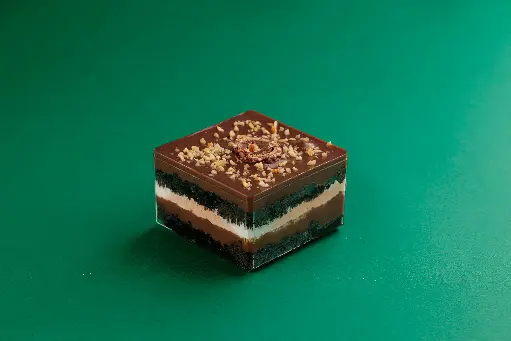 FERRERO ROCHER SLICE CAKE 