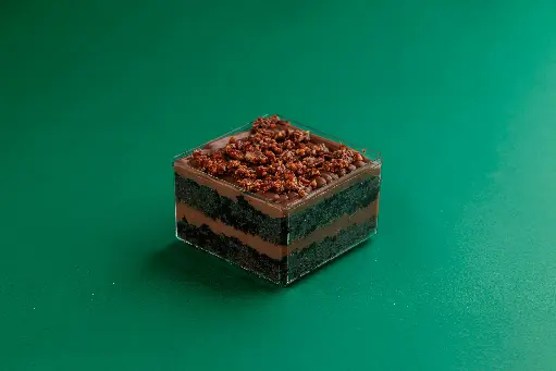 GALAXY CHOCOLATE SLICE CAKE